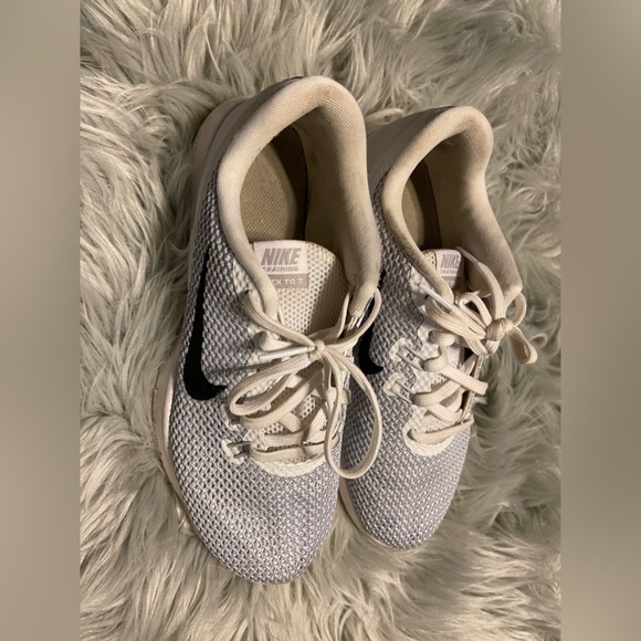 Womens 6.5 Nike Flex running sneakers - Picture 3 of 4